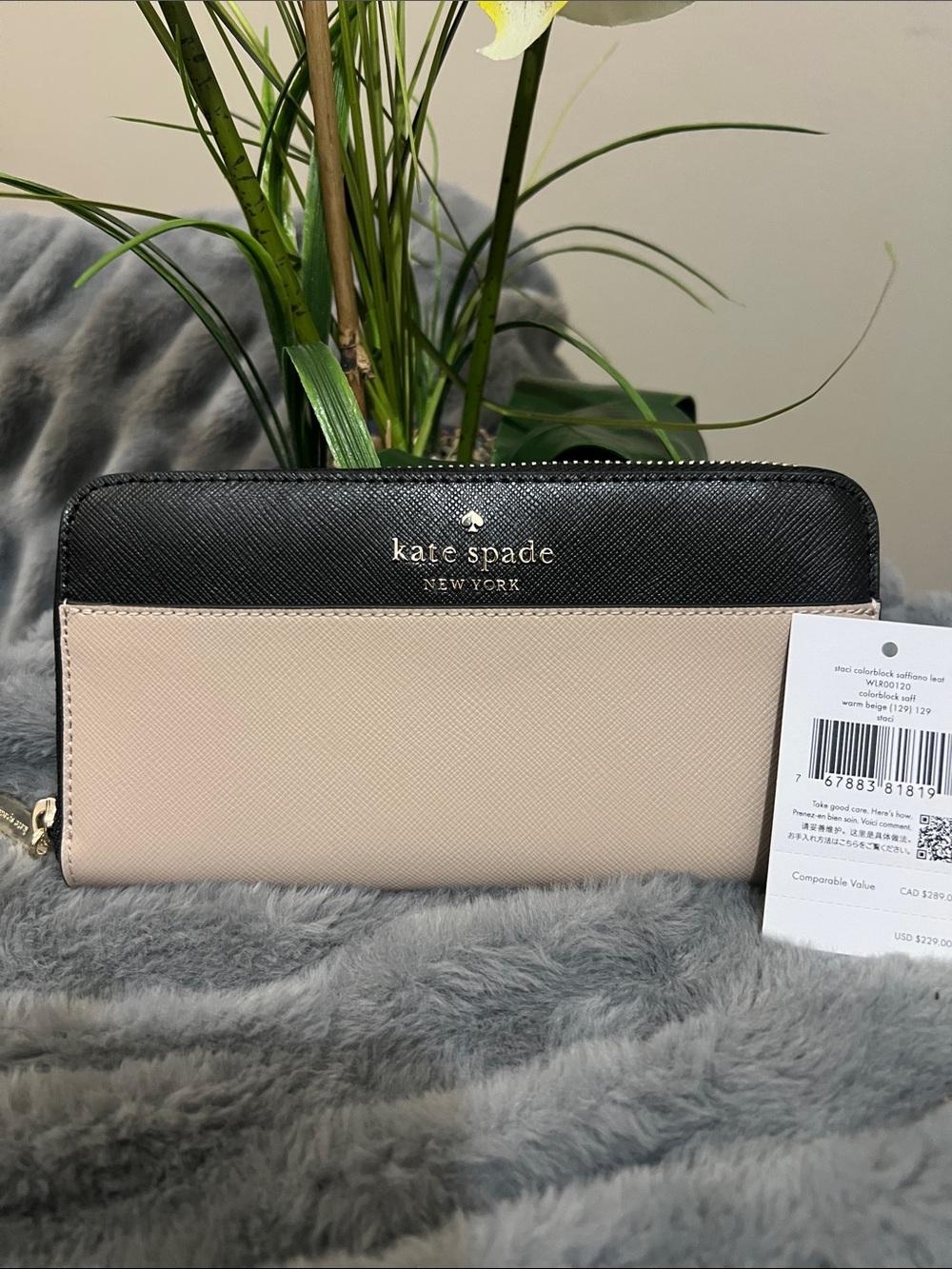 Kate Spade Two-Tone Black and Beige Zip-Around Wallet NWT retail $229